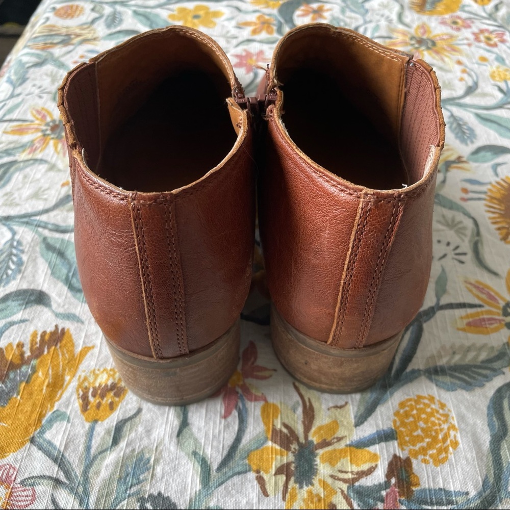 Lucky Brand Booties, size 9.5 in perfect condition - Picture 4 of 5